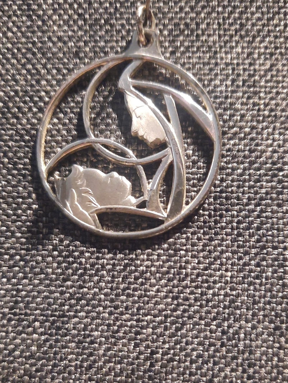 Creed Sterling Round Madonna and Child Pendant